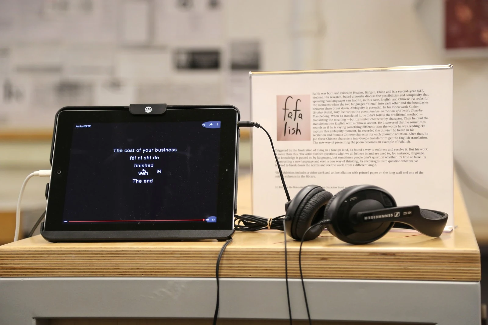 Fafalish，视频、耳机与说明文字。CCA Simpson Library，旧金山，2017。图源：CCA/C Archives，CC BY-NC 4.0。