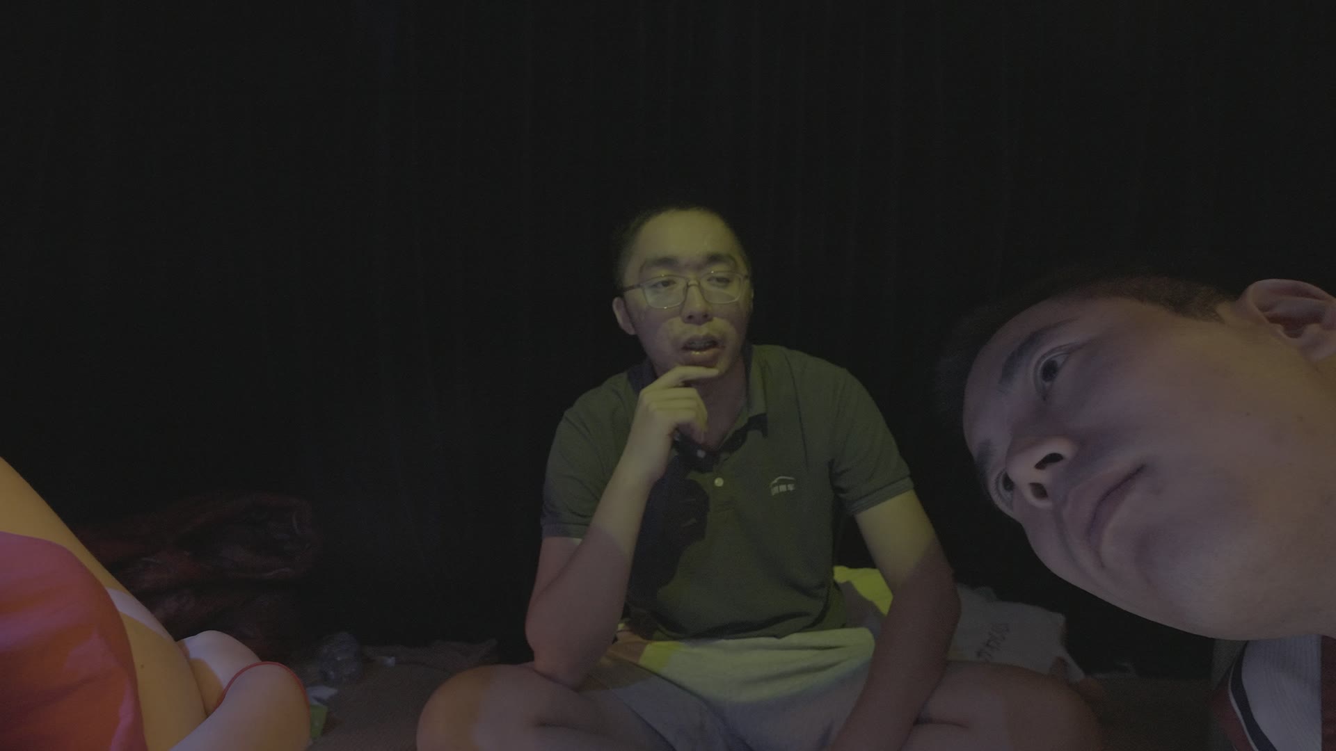 “演的太差了”附近的完整画面;声源按对白账列出。